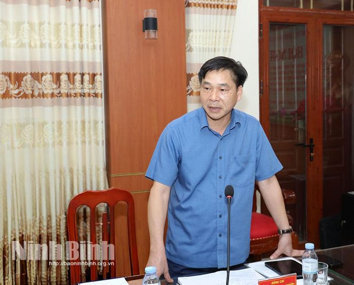 Đồng chí Nguyễn Anh Chức, Ủy viên Ban Thường vụ Tỉnh ủy, Phó Chủ tịch UBND tỉnh, Trưởng Ban Chỉ đạo 515 tỉnh phát biểu tại hội nghị.