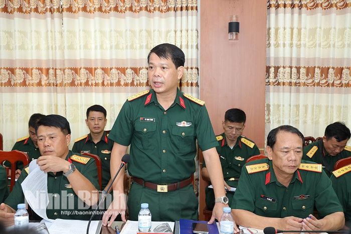 Đồng chí Đại tá Vũ Trọng Thoan, Tỉnh ủy viên, Chính ủy Bộ Chỉ huy Quân sự tỉnh, Phó Trưởng ban Thường trực Ban chỉ đạo 515 tỉnh trình bày báo cáo tại hội nghị.