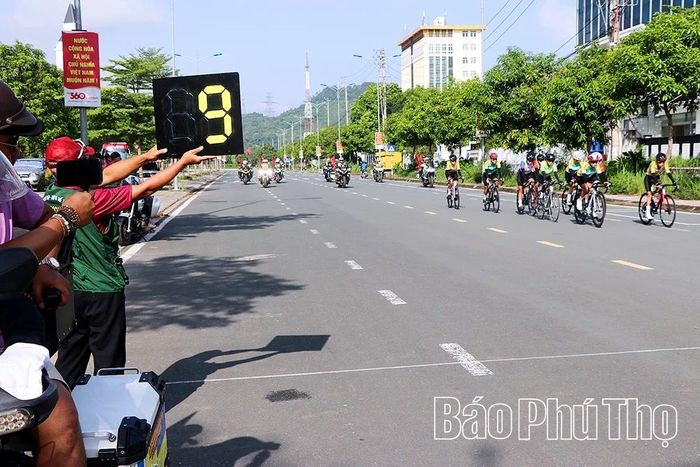 Các vận động viên nam U23 tranh tài ở cự ly 21km.
