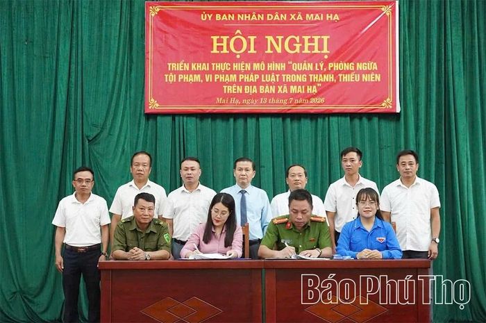 Đại diện các chủ thể tham gia ký cam kết thực hiện mô hình.