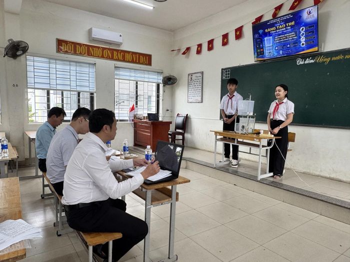 Các thí sinh tự tin thuyết trình về sản phẩm dự thi - Ảnh: Mai Linh