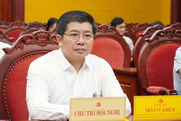 Đồng chí Trần Vũ Khiêm, Phó Bí thư Thường trực Tỉnh ủy, Trưởng đoàn đại biểu Quốc hội tỉnh tham dự hội nghị tại điểm cầu Tỉnh ủy Quảng Trị - Ảnh: Q.V
