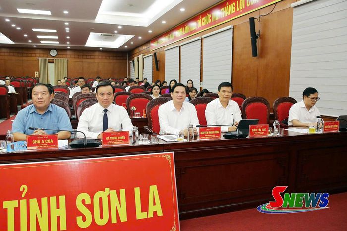 Các đại biểu dự hội nghị.
