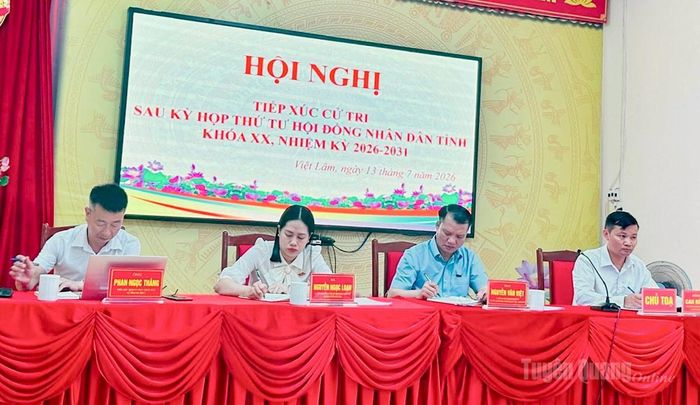 Các đại biểu Tổ đại biểu số 3 HĐND tỉnh tiếp xúc cử tri xã Việt Lâm.