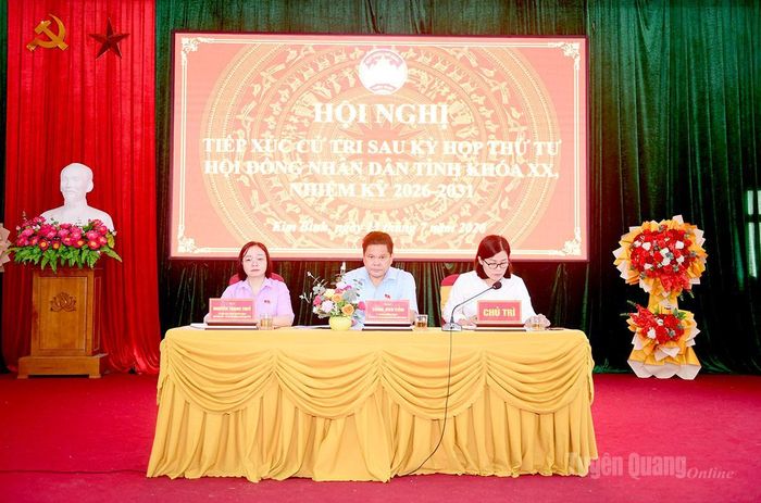 Các đại biểu Tổ đại biểu số 3 HĐND tỉnh tiếp xúc cử tri xã Kim Bình.