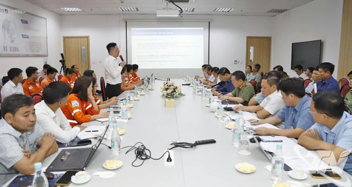 Quang cảnh buổi làm việc.