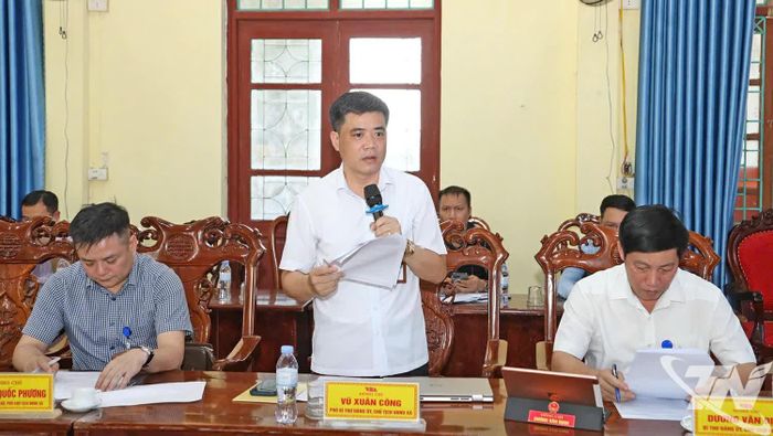 Đại biểu phát biểu tại cuộc họp.