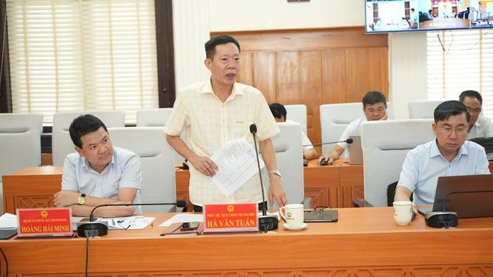 TUV, Phó Chủ tịch UBND thành phố Hà Văn Tuấn phát biểu tại cuộc họp 