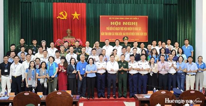 Đoàn công tác tham gia chương trình khảo sát, nắm tình hình các vùng biển, đảo ven bờ miền Trung năm 2026