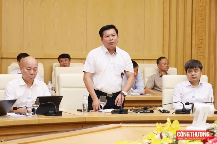 Đại diện các Cục, Vụ, Viện nghiên cứu, trường đại học và các tập đoàn phát biểu tại hội nghị