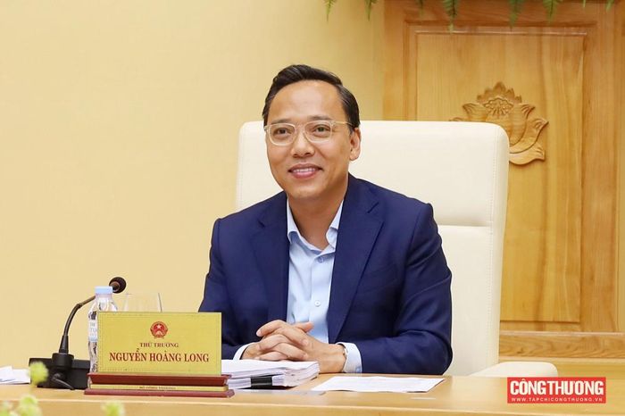 Thứ trưởng Bộ Công Thương Nguyễn Hoàng Long chủ trì cuộc họp