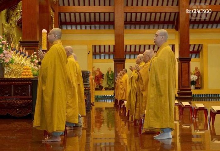 Lễ Bố-tát tại Việt Nam Quốc Tự