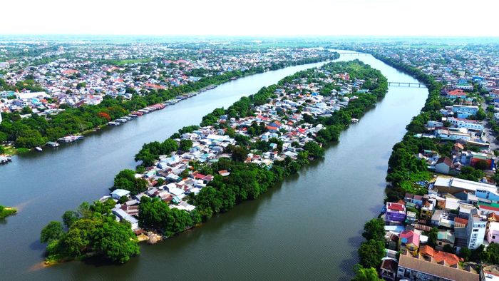 TP Huế vừa phê duyệt đầu tư dự án cầu qua Cồn Hến và đường dẫn hai đầu cầu với tổng mức đầu tư 2.200 tỷ đồng, trong đó giai đoạn 1 gần 1.000 tỷ dồng.