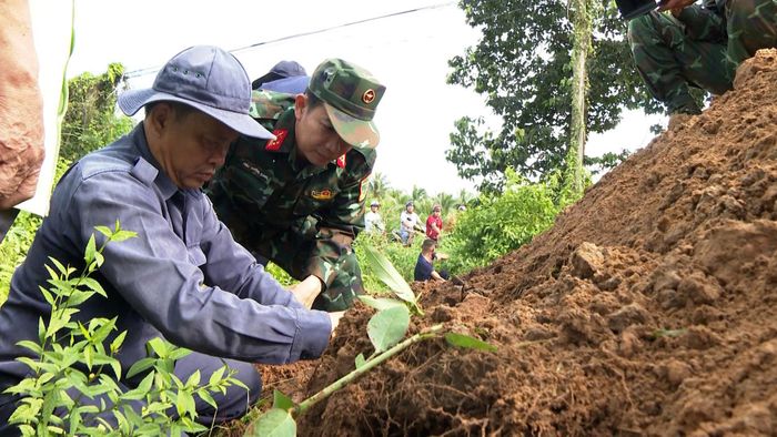 Lực lượng chức năng tỉnh Vĩnh Long phát hiện, quy tập một bộ hài cốt liệt sĩ và đang mở rộng phạm vi tìm kiếm.