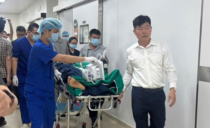 Nạn nhân có tình trạng sức khỏe chưa ổn định được đưa lên Bệnh viện Chợ Rẫy để tiếp tục điều trị.