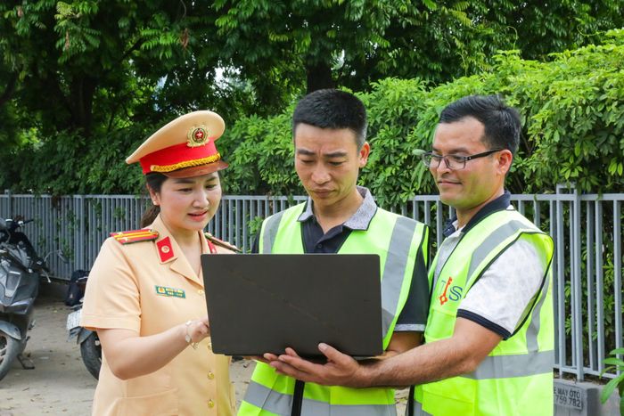 Nội dung trên màn hình cập nhật theo thời gian thực, giúp người dân di chuyển thuận lợi.