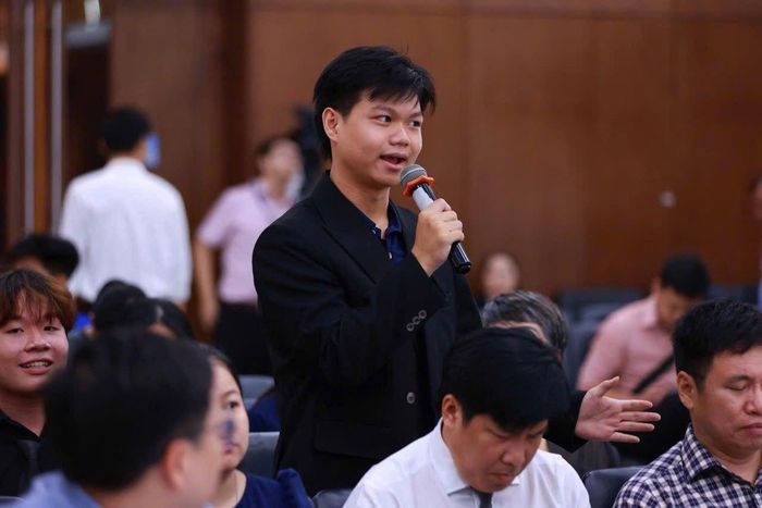 Đại diện Đội thi NEXTEDGE với dự án “Ánh sáng sứ” đạt giải Quán quân tại Cuộc thi ACL 2025 chia sẻ cảm xúc tại chương trình