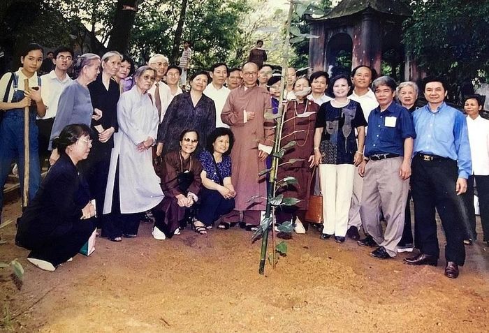  Cây bồ đề được Hòa Thượng Thích Huyền Diệu trồng tại khuôn viên Đền Hạ tại Đền Hùng, Phú Thọ cách đây 26 năm. 