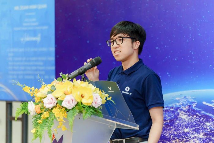 Đoàn Minh Quân, đại diện 27 ứng viên trên toàn quốc được trao học bổng của Tập đoàn Vingroup, bày tỏ cảm nghĩ và niềm vinh dự khi nhận học bổng. Ảnh: NVCC