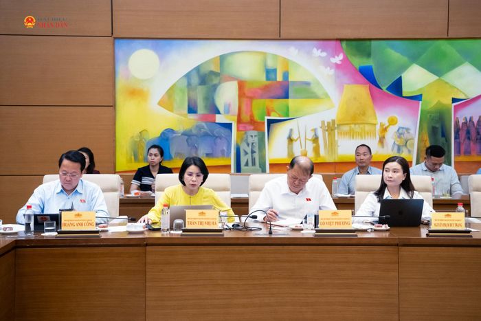 Các đại biểu tham dự phiên họp