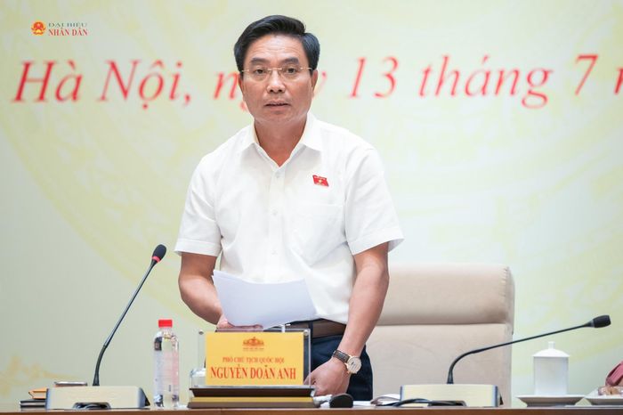 Phó Chủ tịch Quốc hội, Thượng tướng Nguyễn Doãn Anh phát biểu tại phiên họp