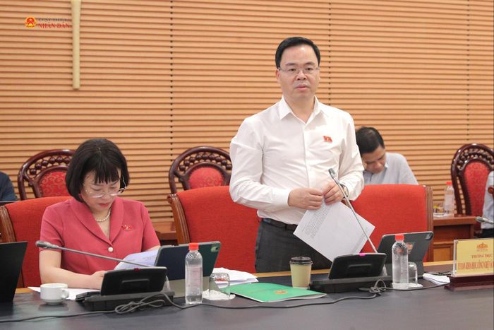 Phó Chủ nhiệm Ủy ban Khoa học, Công nghệ và Môi trường Trần Văn Khải phát biểu tại phiên họp