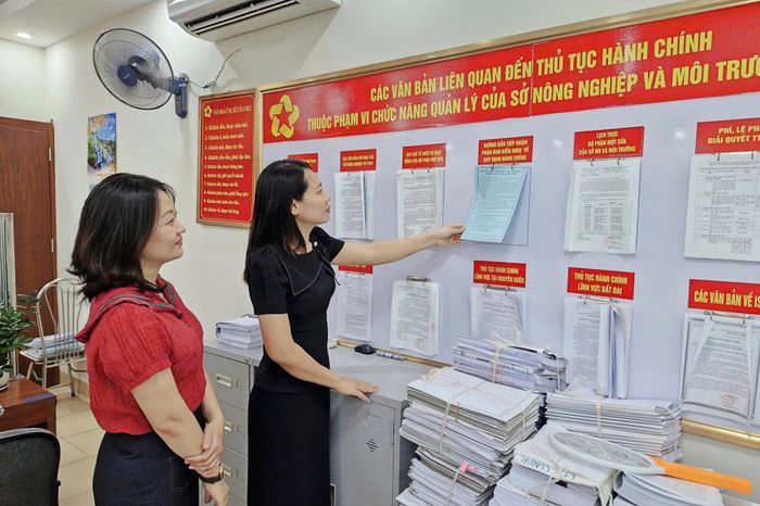 Sở Nông nghiệp và Môi trường Hà Nội công khai thủ tục hành chính liên quan đến đất đai. Ảnh: H.Anh