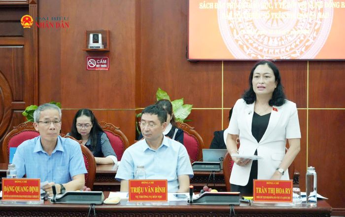 Phó Chủ tịch Hội đồng Dân tộc Trần Thị Hoa Ry phát biểu Ảnh: Huyền Trân