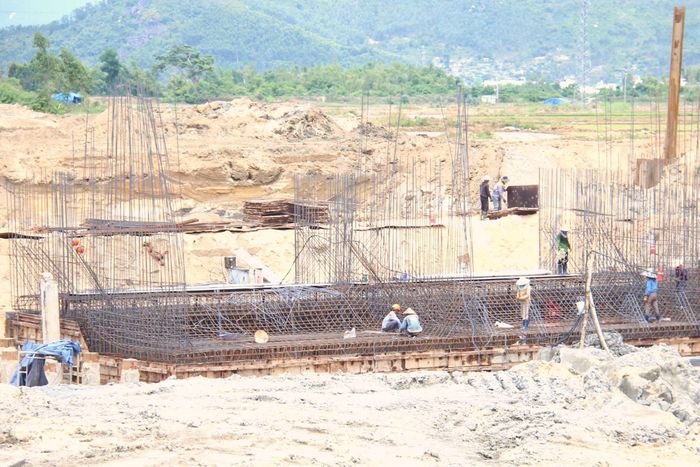 Đập dâng Cây Dừa (xã Tuy Phước) được đầu tư xây dựng góp phần đảm bảo nguồn nước tưới cho nông nghiệp và nước sinh hoạt cho người dân