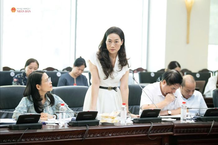 Giám đốc - Tổng Biên tập Nhà xuất bản Văn học Nguyễn Thu Phương phát biểu tại tọa đàm
