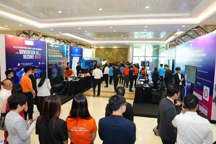 Các doanh nghiệp giới thiệu công nghệ bên lề Hội nghị