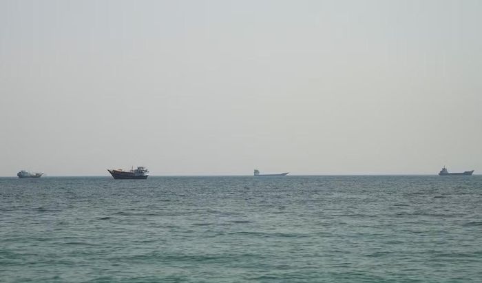 Eo biển Hormuz tiếp tục là nút thắt chưa thể tháo gỡ trong cuộc đối đầu Mỹ-Iran. Ảnh Reuters.