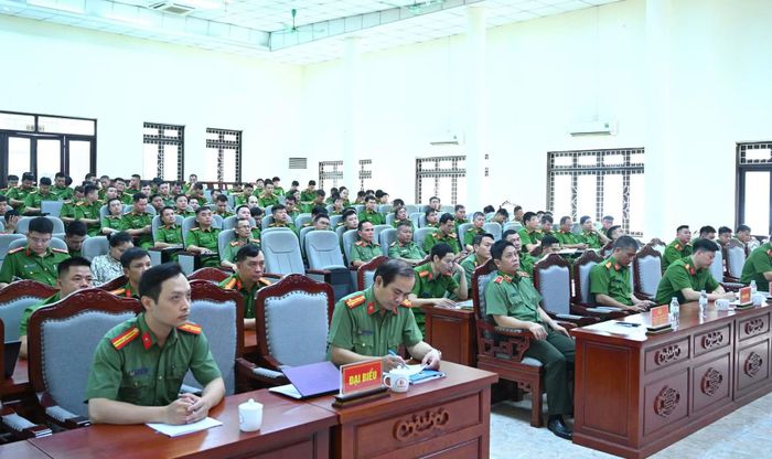 Các đại biểu tham dự lễ khai mạc khóa huấn luyện.
