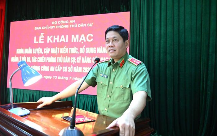 Thiếu tướng Nguyễn Hồng Nguyên, Phó Chánh Văn phòng Bộ Công an phát biểu tại lễ khai mạc.