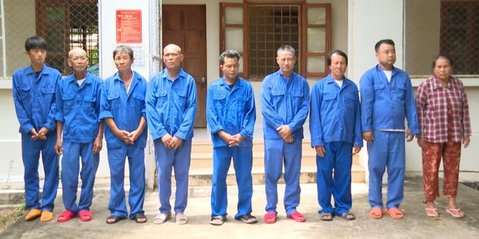 Cơ quan Cảnh sát điều tra Công an TP Hồ Chí Minh quyết định tạm giữ các đối tượng để điều tra về hành vi "Mua bán, tàng trữ, sử dụng trái phép vật liệu nổ".