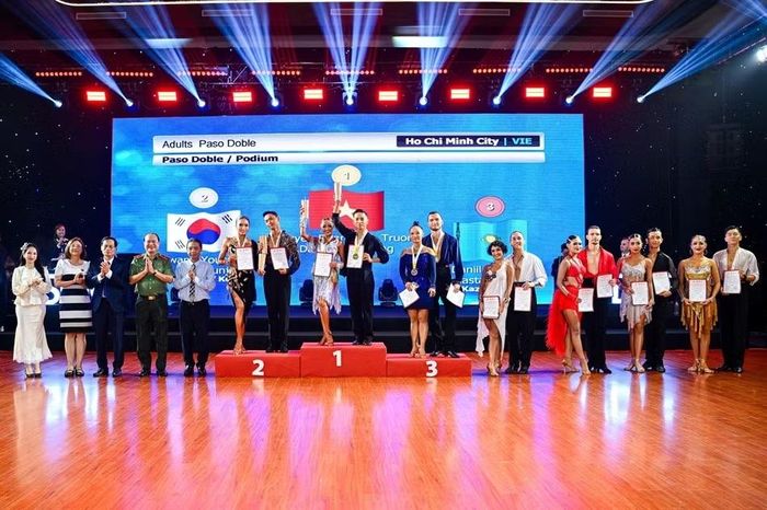 Các vận động viên Việt Nam giành 21 Huy chương Vàng tại Giải vô địch khiêu vũ thể thao châu Á 2026.