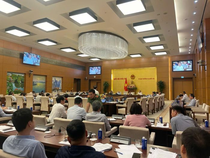 Phiên họp Thường trực Ủy ban Kinh tế - Tài chính của Quốc hội mở rộng ngày 18/4.
