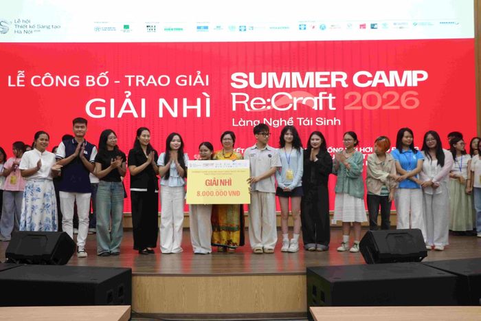 Các tác giả nhận giải Nhì.