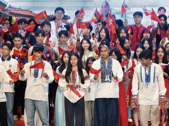 Đại diện các đại biểu trẻ tuổi tại sự kiện khai mạc Trại hè Việt Nam 2026.