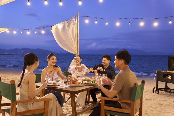 Tiệc BBQ bên bờ biển.
