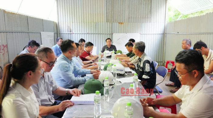 Chủ tịch UBND tỉnh Lê Hải Hòa chủ trì giao ban tại Ban Chỉ huy các công trường.