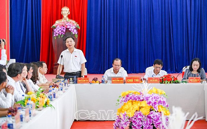 Phó Trưởng đoàn chuyên trách Đoàn đại biểu Quốc hội tỉnh Cà Mau Nguyễn Bình Tân phát biểu tại buổi làm việc.