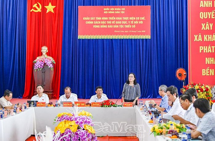 Phó Chủ tịch Hội đồng Dân tộc của Quốc hội Trần Thị Hoa Ry phát biểu ý kiến, nhấn mạnh việc phối hợp tháo gỡ khó khăn trong thực hiện chính sách dân tộc.