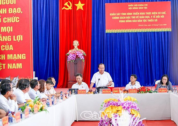 Phó Chủ tịch UBND tỉnh Cà Mau Nguyễn Minh Luân yêu cầu địa phương đặc biệt quan tâm đến sinh kế và mức độ thụ hưởng chính sách của người dân.