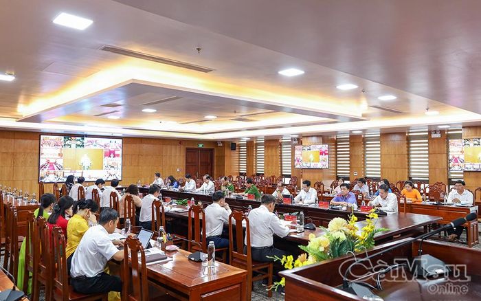 Các đại biểu tham dự hội nghị tại điểm cầu Cà Mau.