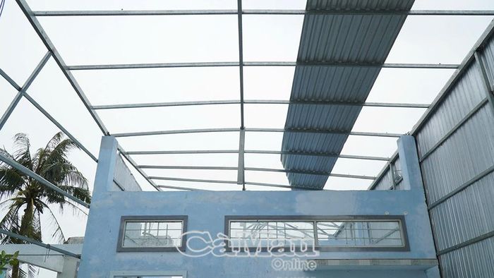 20 căn nhà dân tại xã Khánh Bình bị tốc mái do mưa dông.