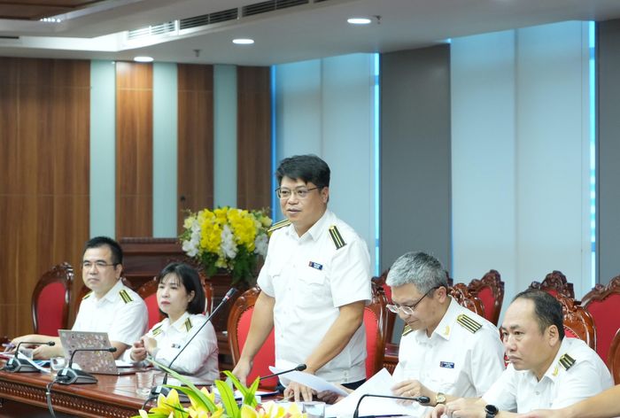 Phó Vụ trưởng Vụ Tổng hợp Trần Chí Trung - Trưởng Đoàn kiểm toán - công bố Quyết định kiểm toán và trao đổi tại Hội nghị. Ảnh: H.THOAN