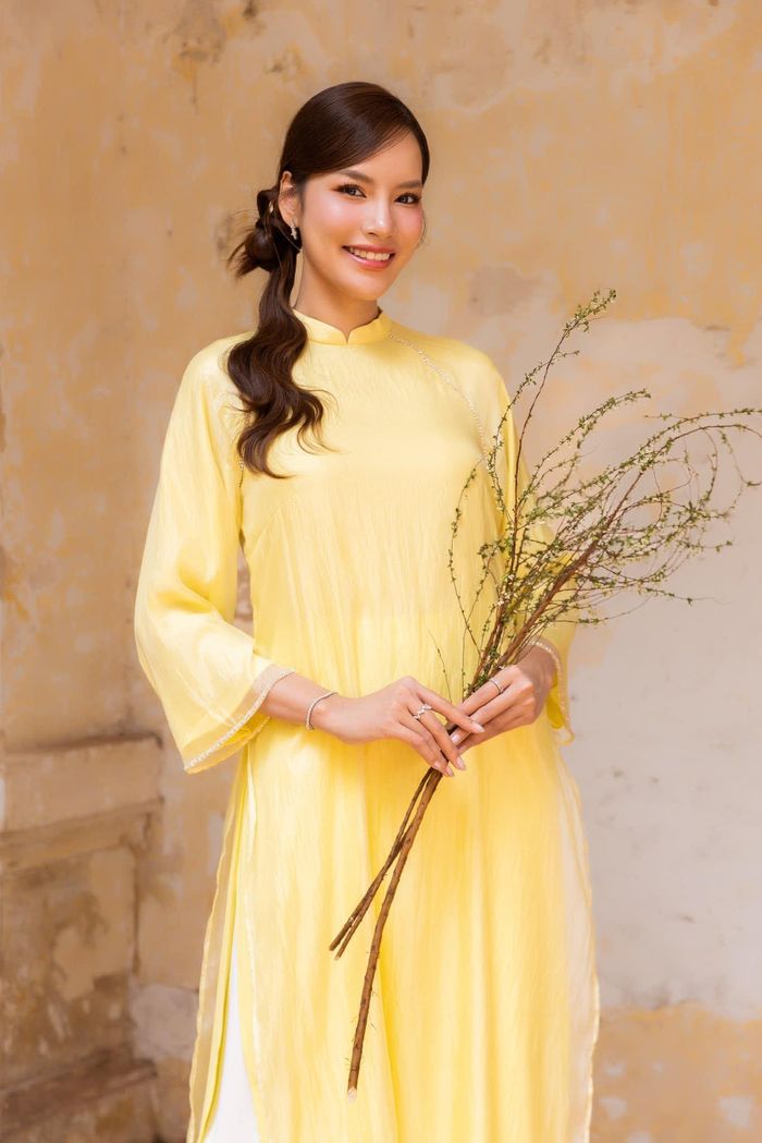 Nàng hậu cũng liên tục để lộ chi tiết ngầm thông báo độc thân