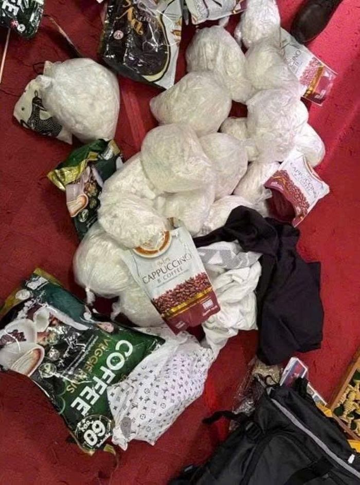 Lực lượng chức năng thu giữ 15kg heroin. Ảnh: Báo Công an nhân dân.