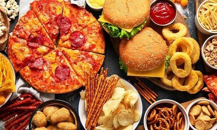 Hạn chế thực phẩm siêu chế biến để giảm thiểu những nguy cơ có hại cho sức khỏe. (Nguồn: Internet)